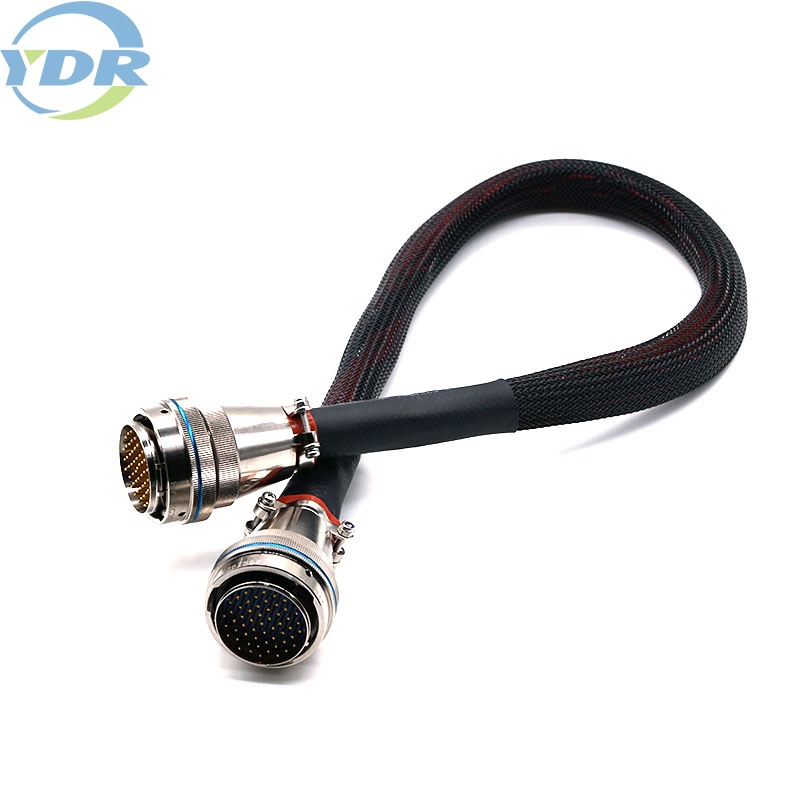 Mitkä ovat johdinliittimen osat?